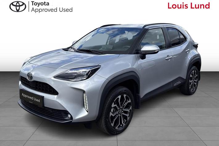 Sølv Toyota Yaris Cross fra 2025
