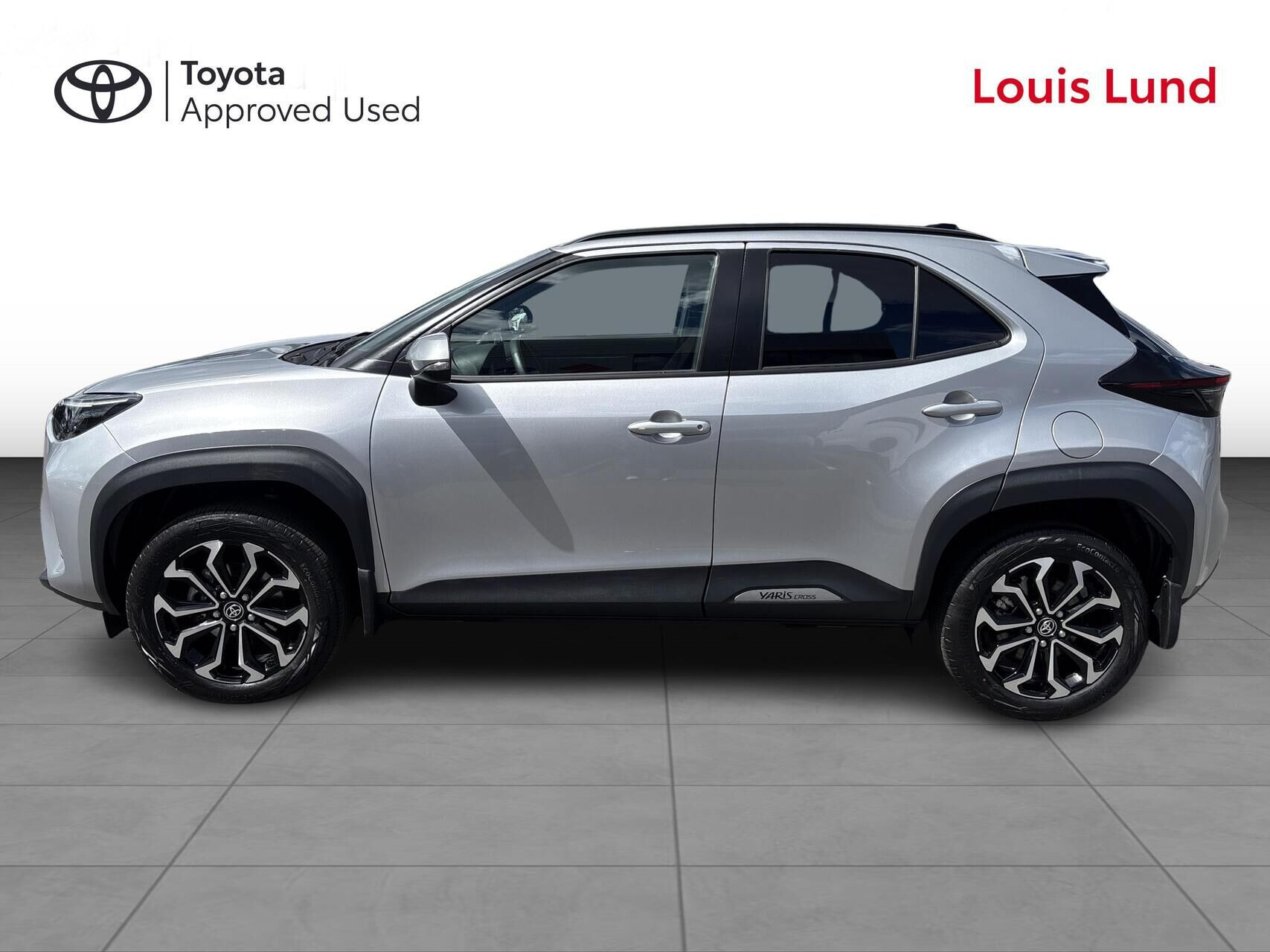Sølv Toyota Yaris Cross fra 2025