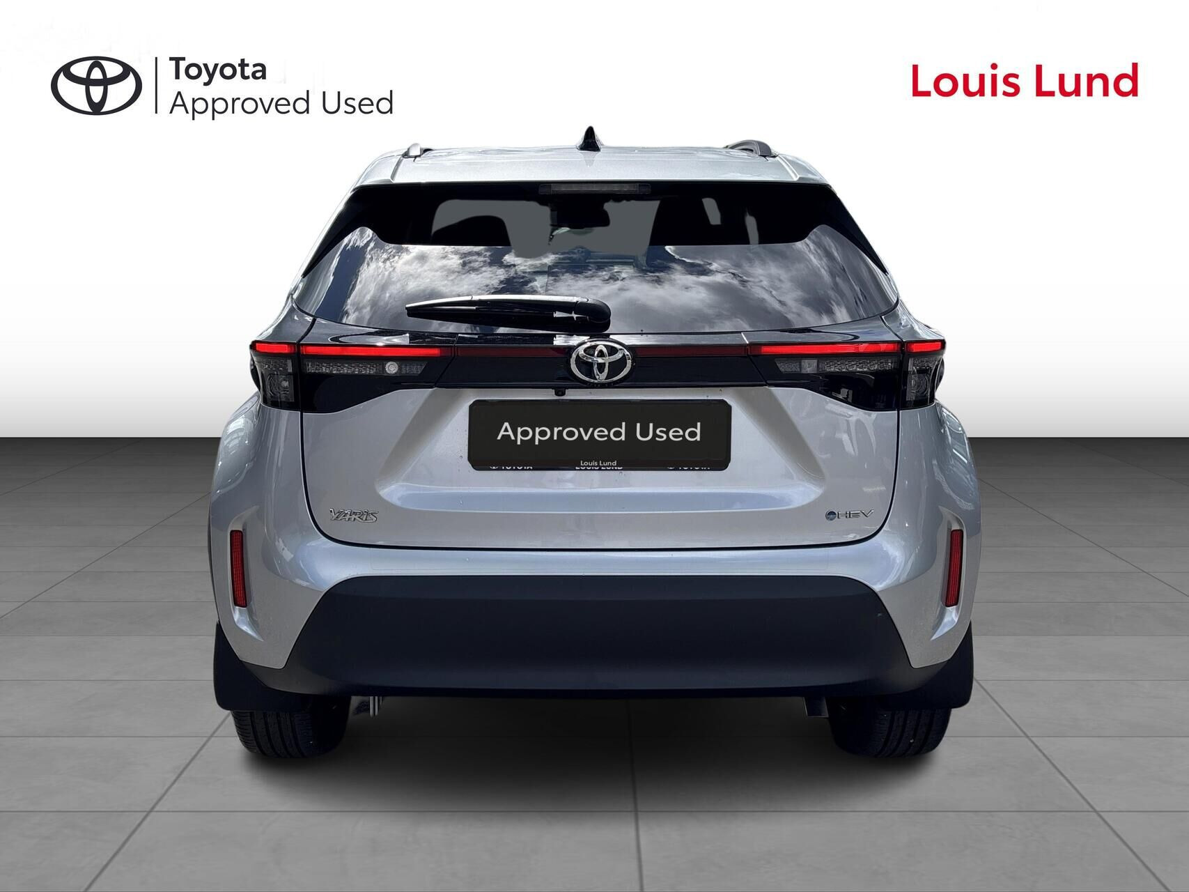 Sølv Toyota Yaris Cross fra 2025