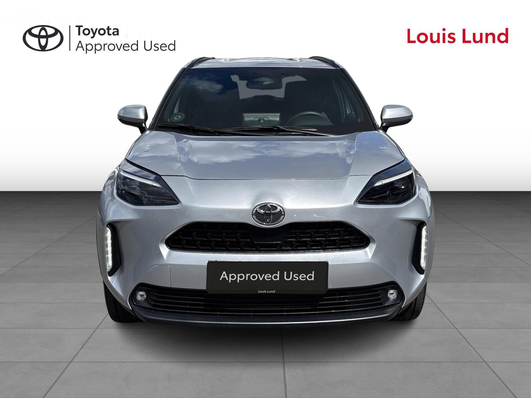 Sølv Toyota Yaris Cross fra 2025