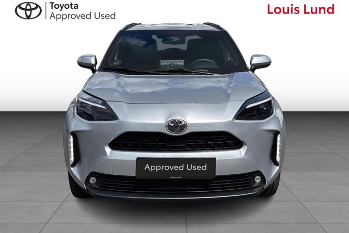 Sølv Toyota Yaris Cross fra 2025