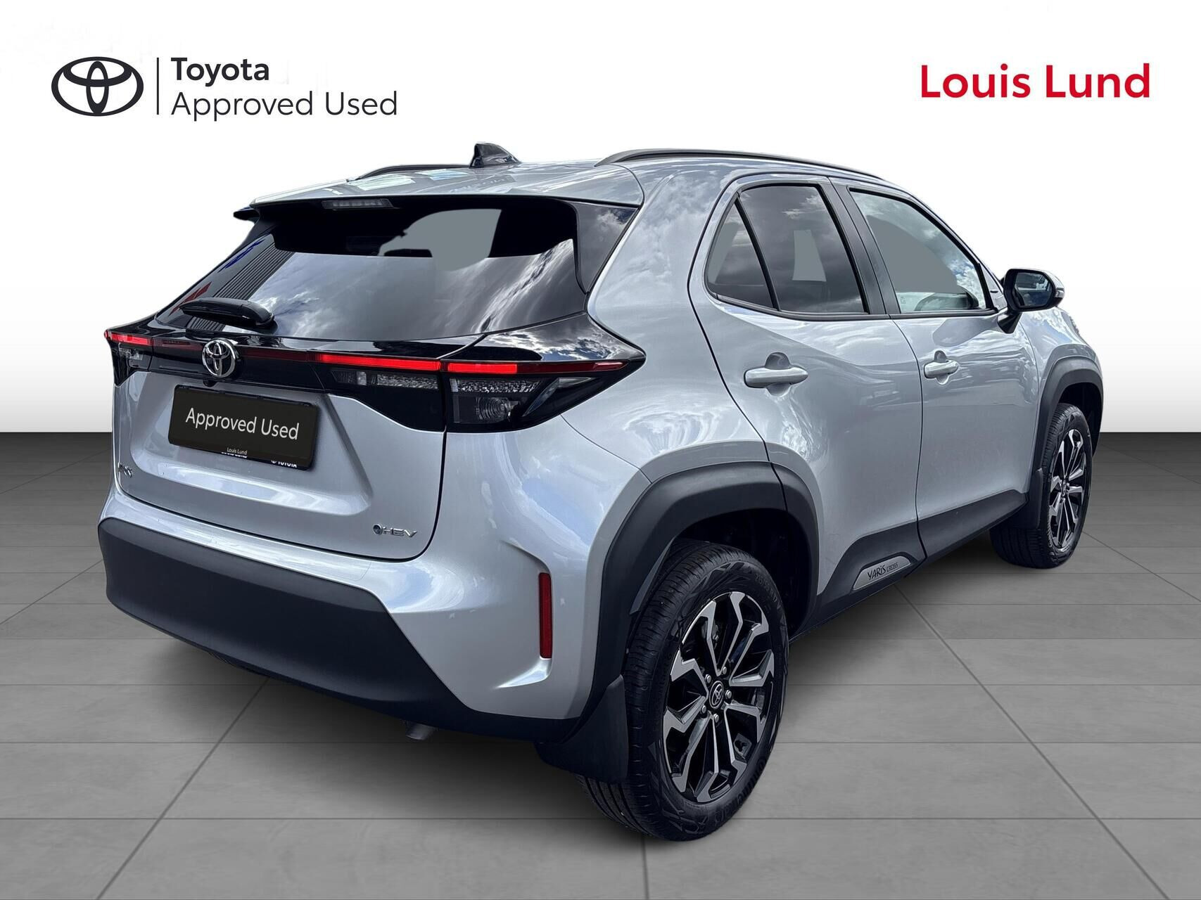 Sølv Toyota Yaris Cross fra 2025