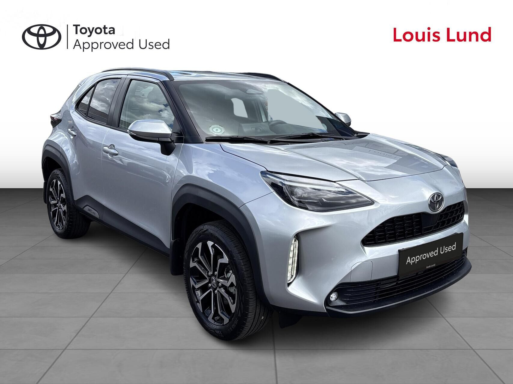 Sølv Toyota Yaris Cross fra 2025