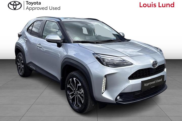 Sølv Toyota Yaris Cross fra 2025