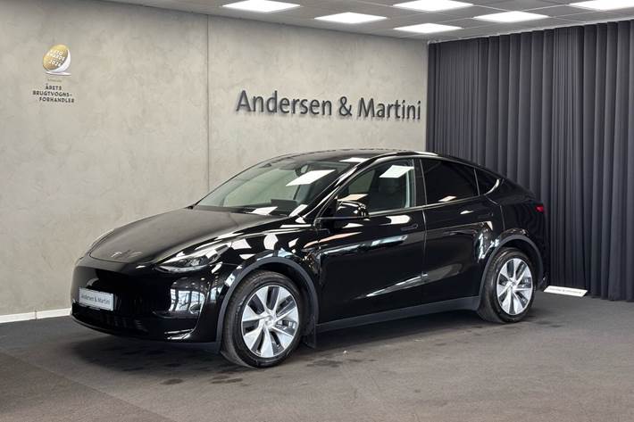 Sort Tesla Model Y fra 2021