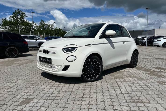 Hvid Fiat 500e fra 2023