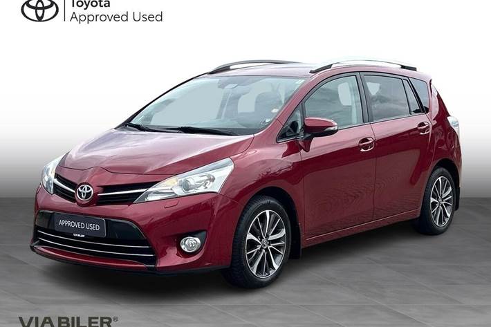 Rød Toyota Verso fra 2016