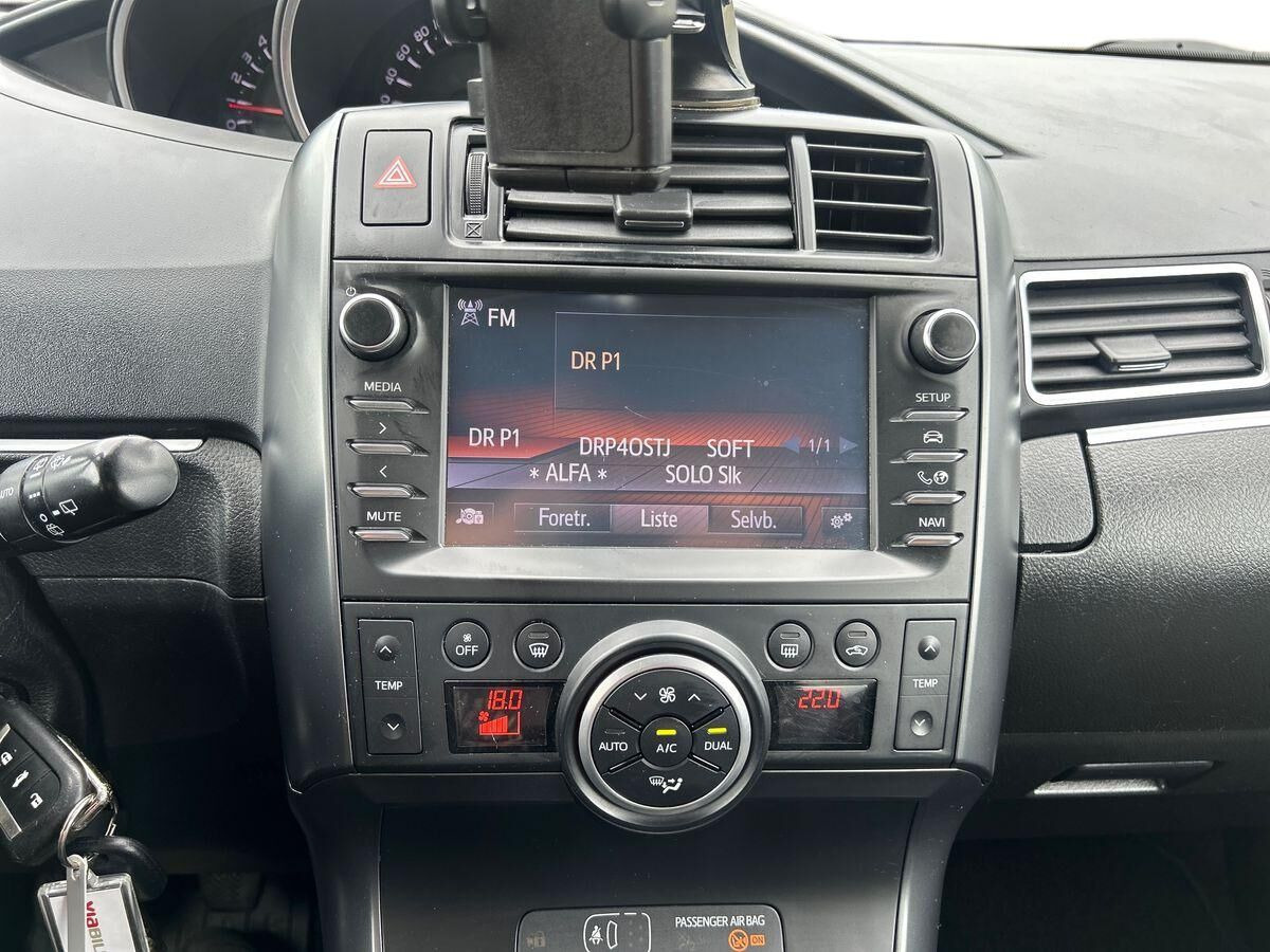 Rød Toyota Verso fra 2016
