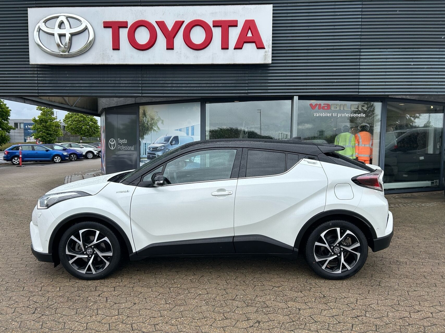 Hvid Toyota C-HR fra 2019