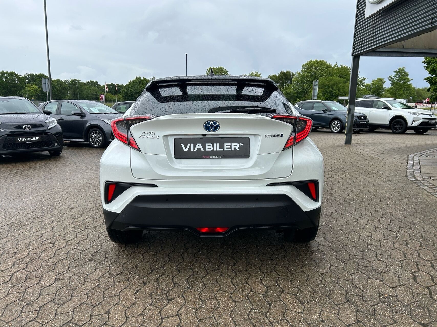 Hvid Toyota C-HR fra 2019
