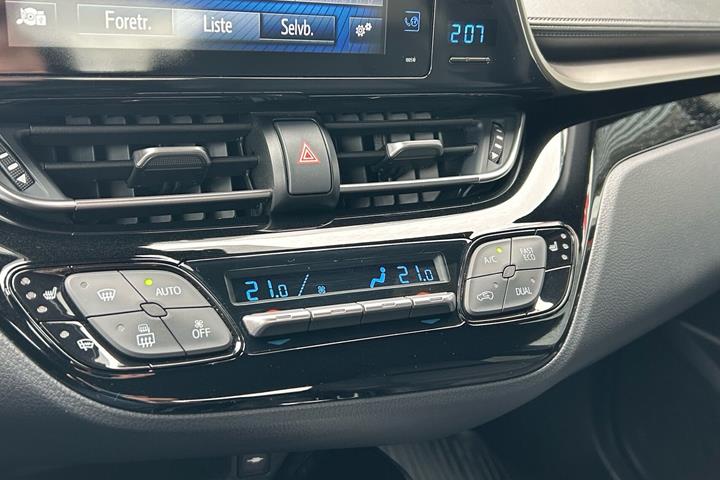 Hvid Toyota C-HR fra 2019