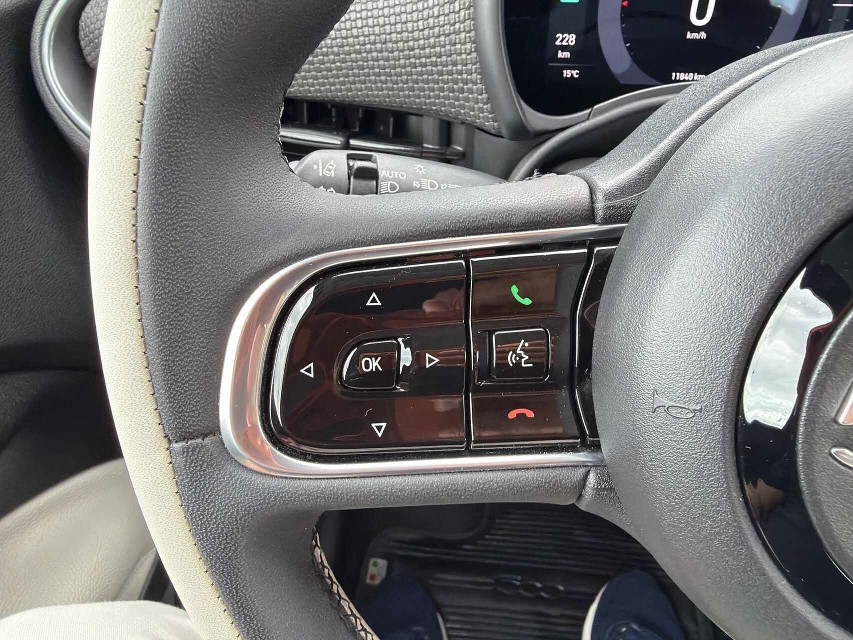 Grå Fiat 500e fra 2023