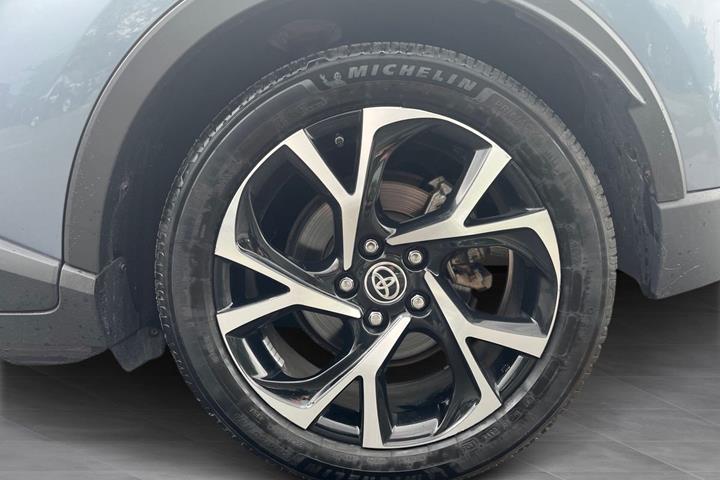 Grå Toyota C-HR fra 2020