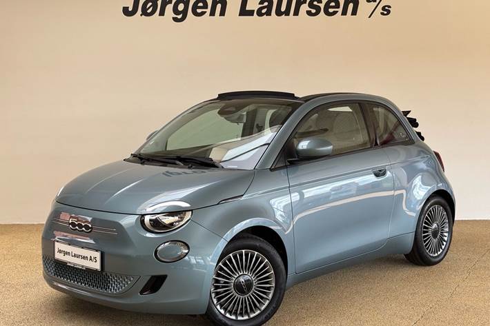 Turquoise Fiat 500e fra 2021