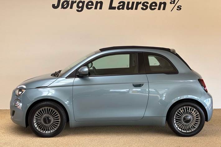 Turquoise Fiat 500e fra 2021