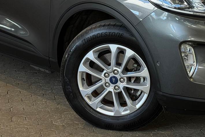 Grå Ford Kuga fra 2021