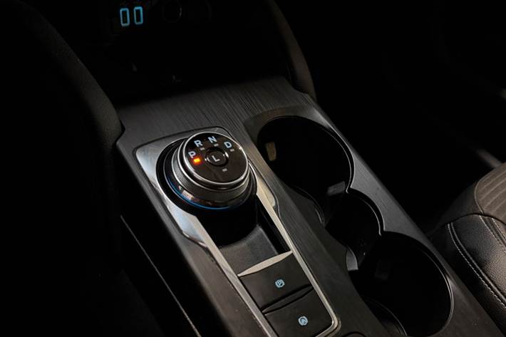 Grå Ford Kuga fra 2021