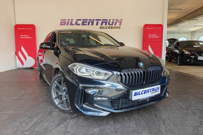 Sort BMW 118d fra 2020