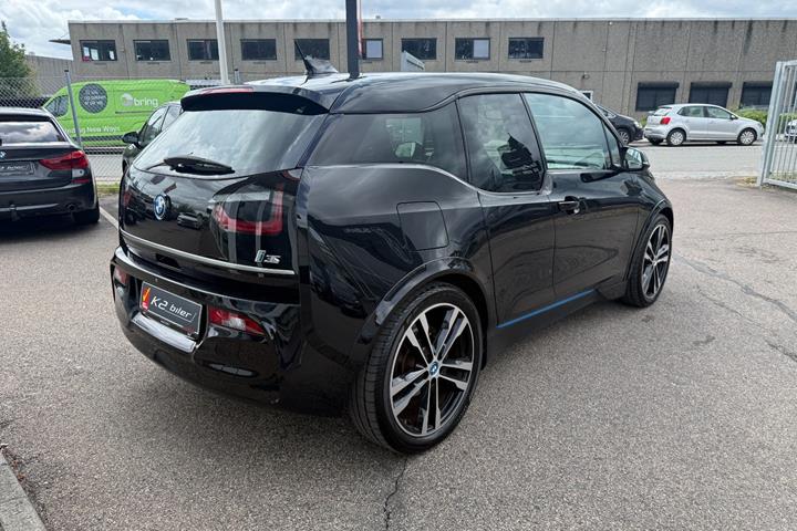 Sort BMW i3s fra 2018 set udefra