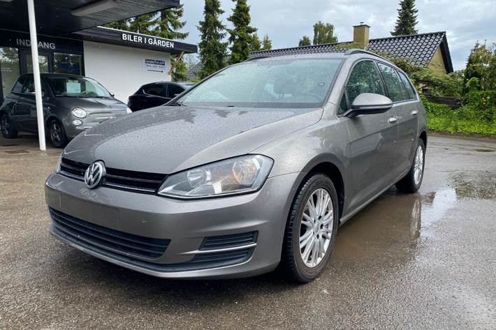Grå VW Golf VII fra 2015