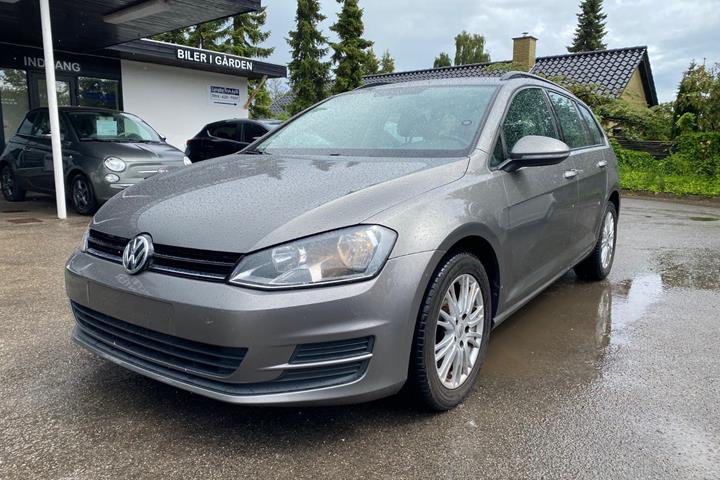 Grå VW Golf VII fra 2015