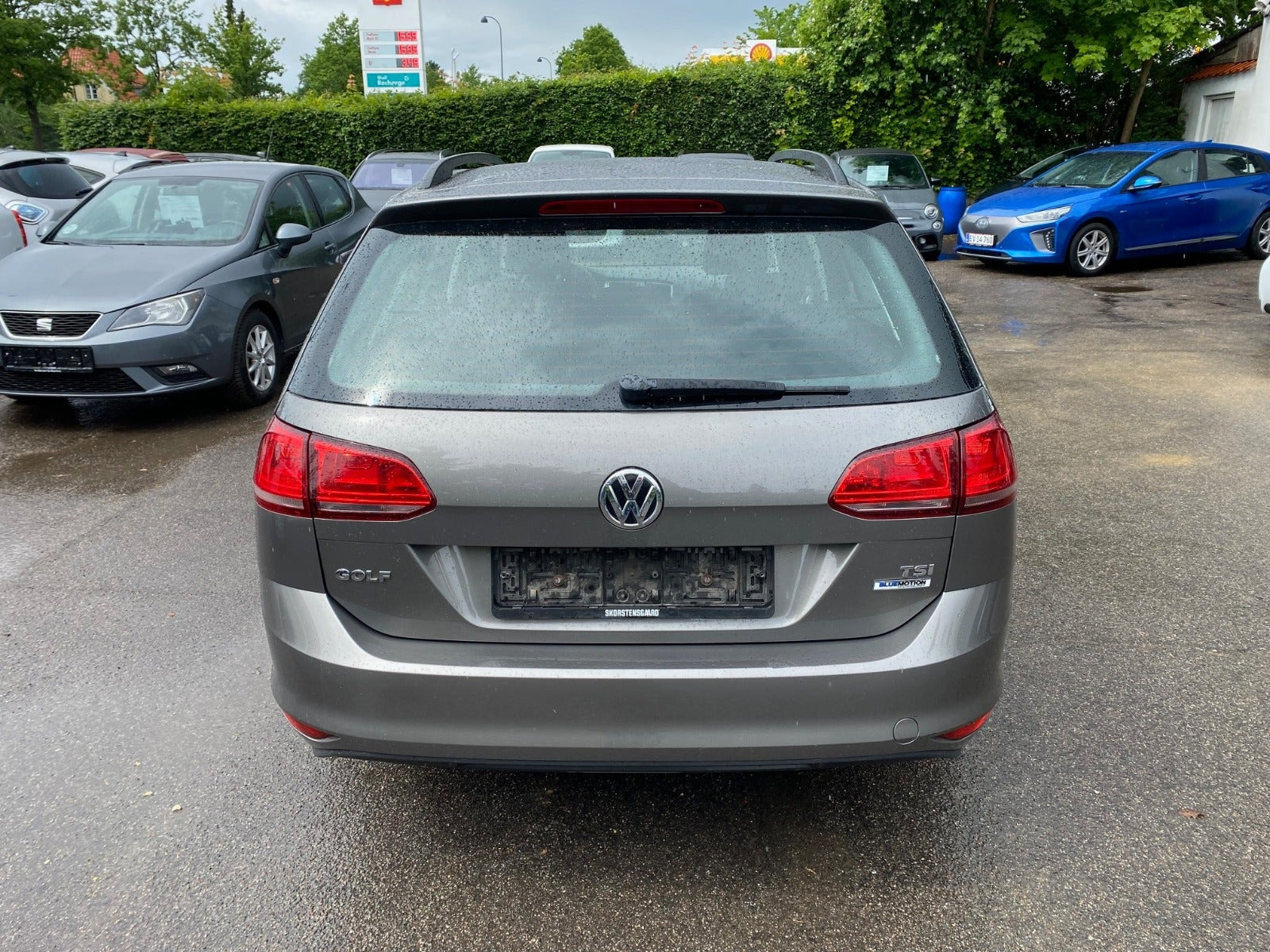 Grå VW Golf VII fra 2015