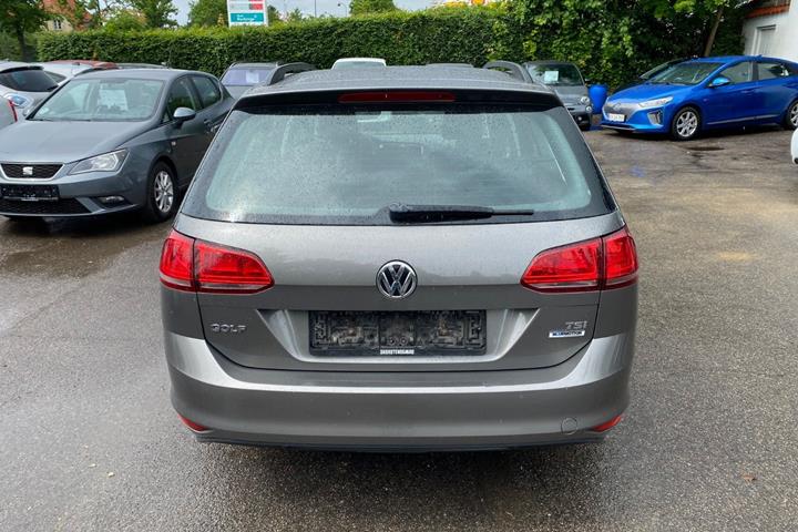 Grå VW Golf VII fra 2015
