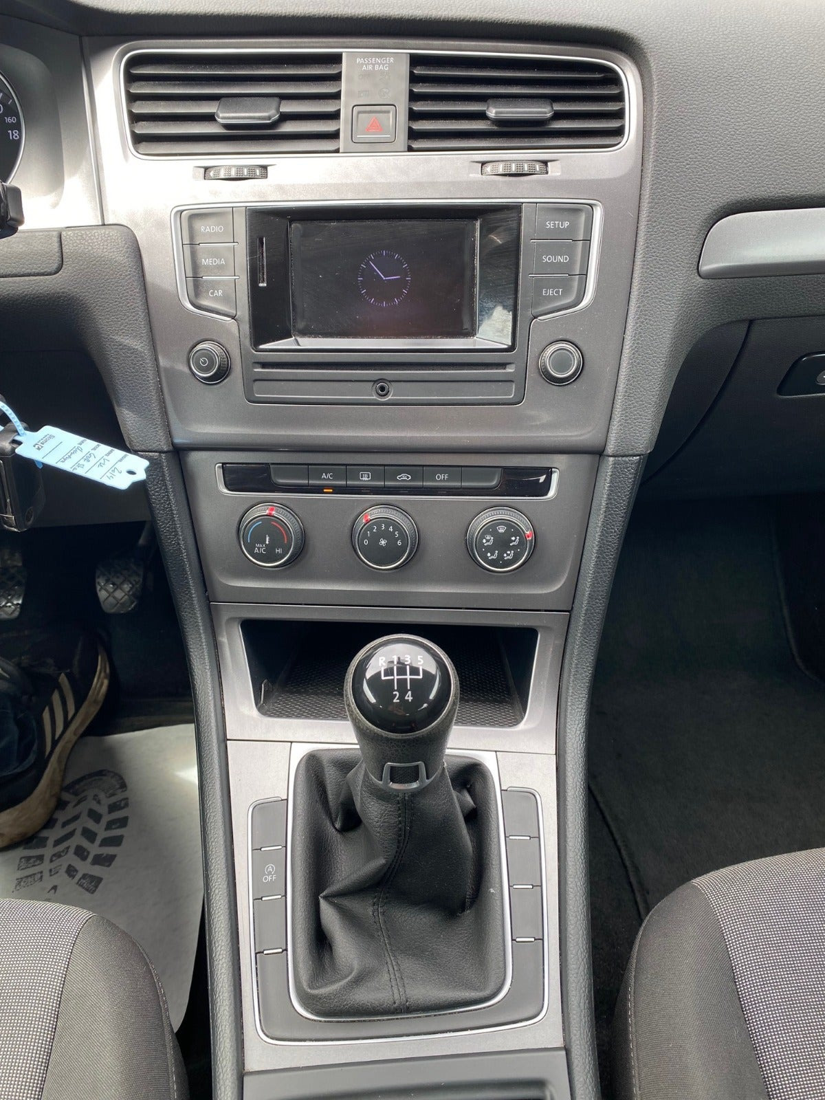 Grå VW Golf VII fra 2015