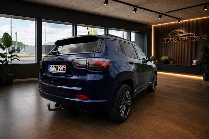 Sort Jeep Compass fra 2021