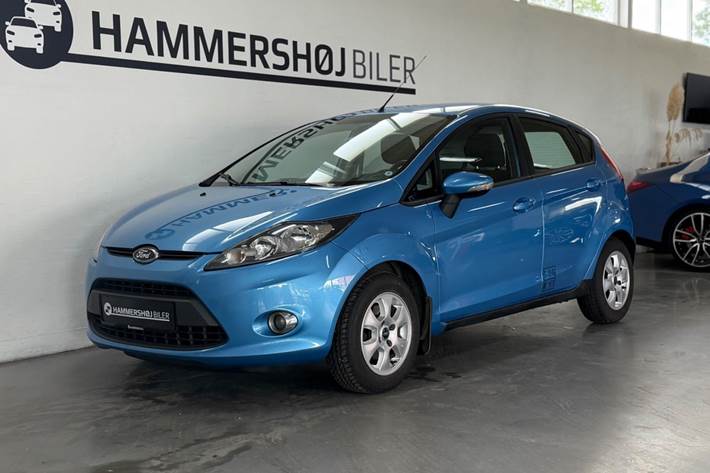 Blå Ford Fiesta fra 2012