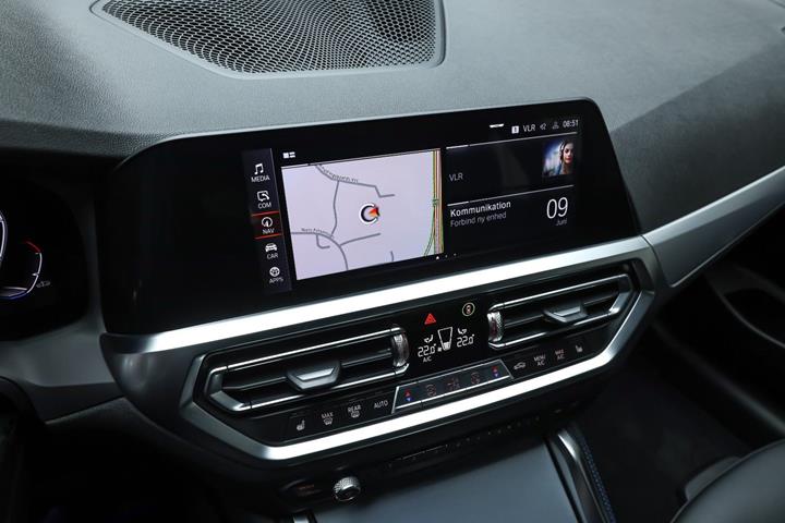 Blå BMW M440i fra 2021 set indefra