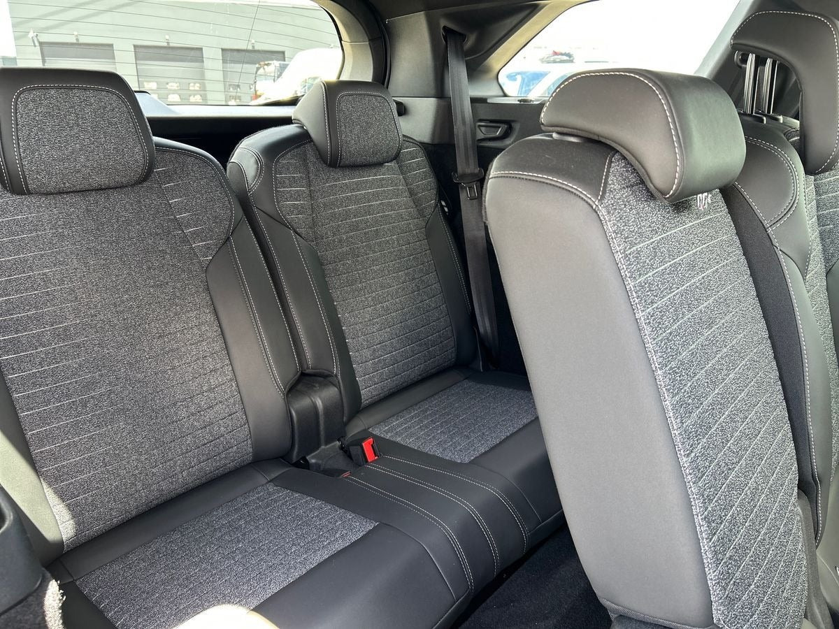 Sort Peugeot e-5008 fra 2025