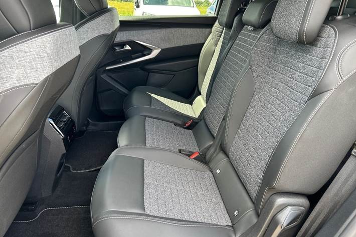 Sort Peugeot e-5008 fra 2025