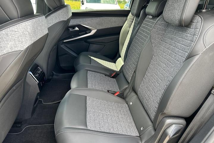 Sort Peugeot e-5008 fra 2025