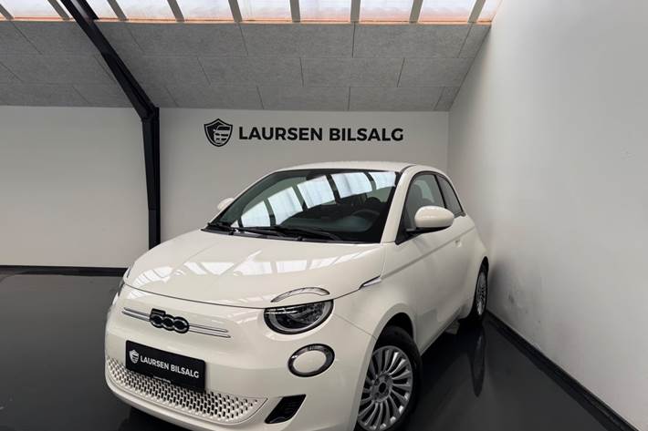 Hvid Fiat 500e fra 2023