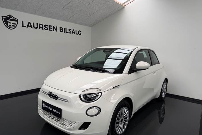 Hvid Fiat 500e fra 2023