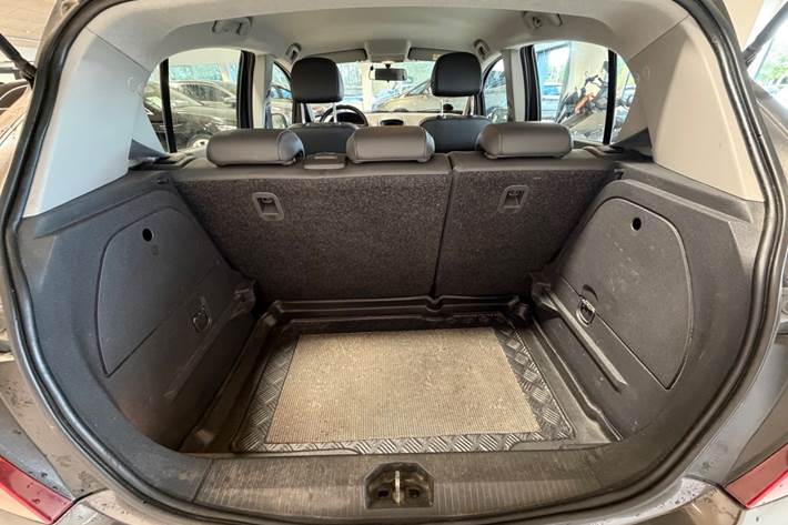 Grå Opel Corsa fra 2014