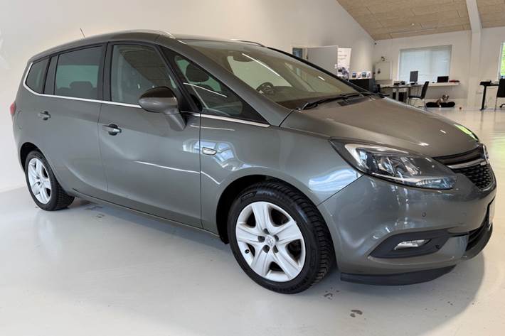 Grå Opel Zafira Tourer fra 2017