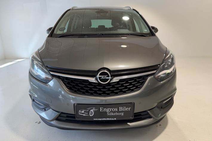Grå Opel Zafira Tourer fra 2017
