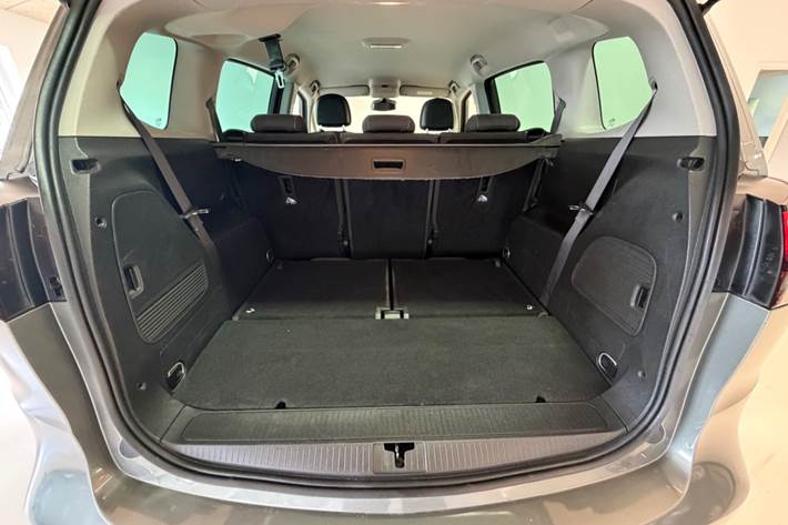 Grå Opel Zafira Tourer fra 2017