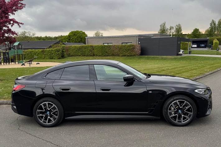 Sort BMW i4 fra 2024