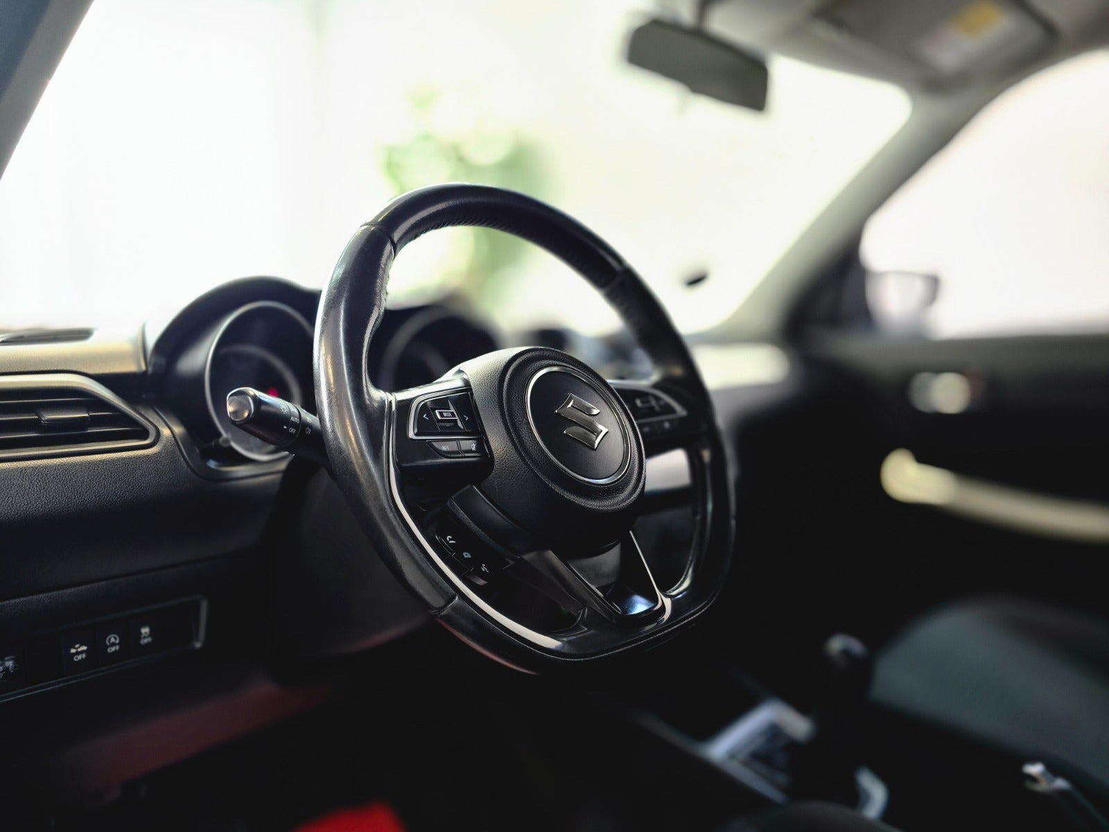 Blå Suzuki Swift fra 2020