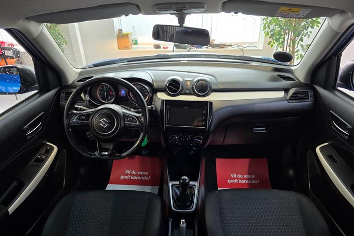 Blå Suzuki Swift fra 2020