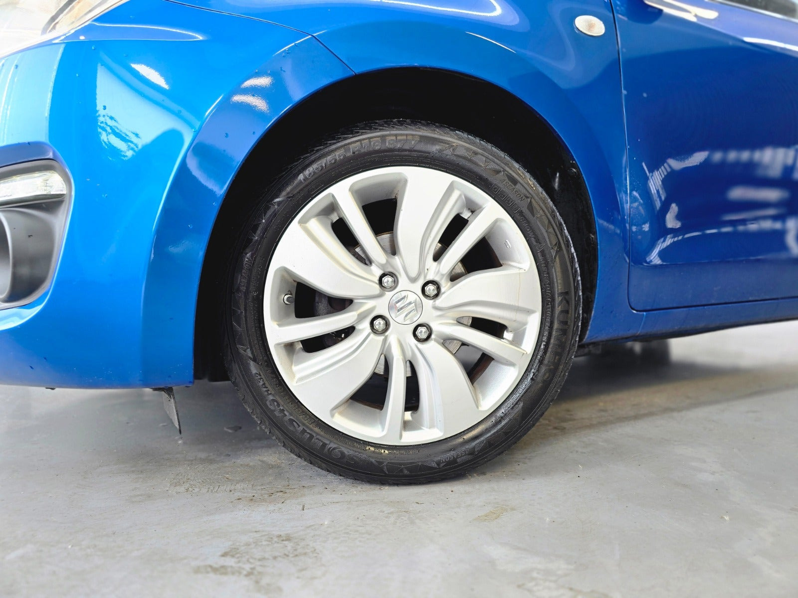 Blå Suzuki Swift fra 2020