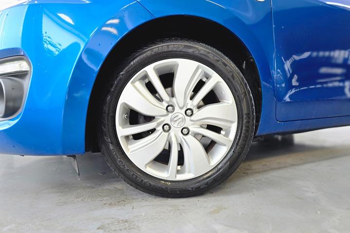 Blå Suzuki Swift fra 2020
