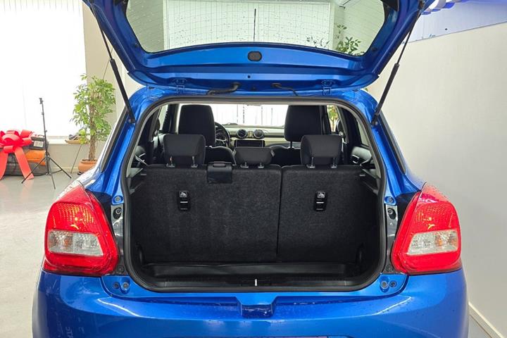 Blå Suzuki Swift fra 2020