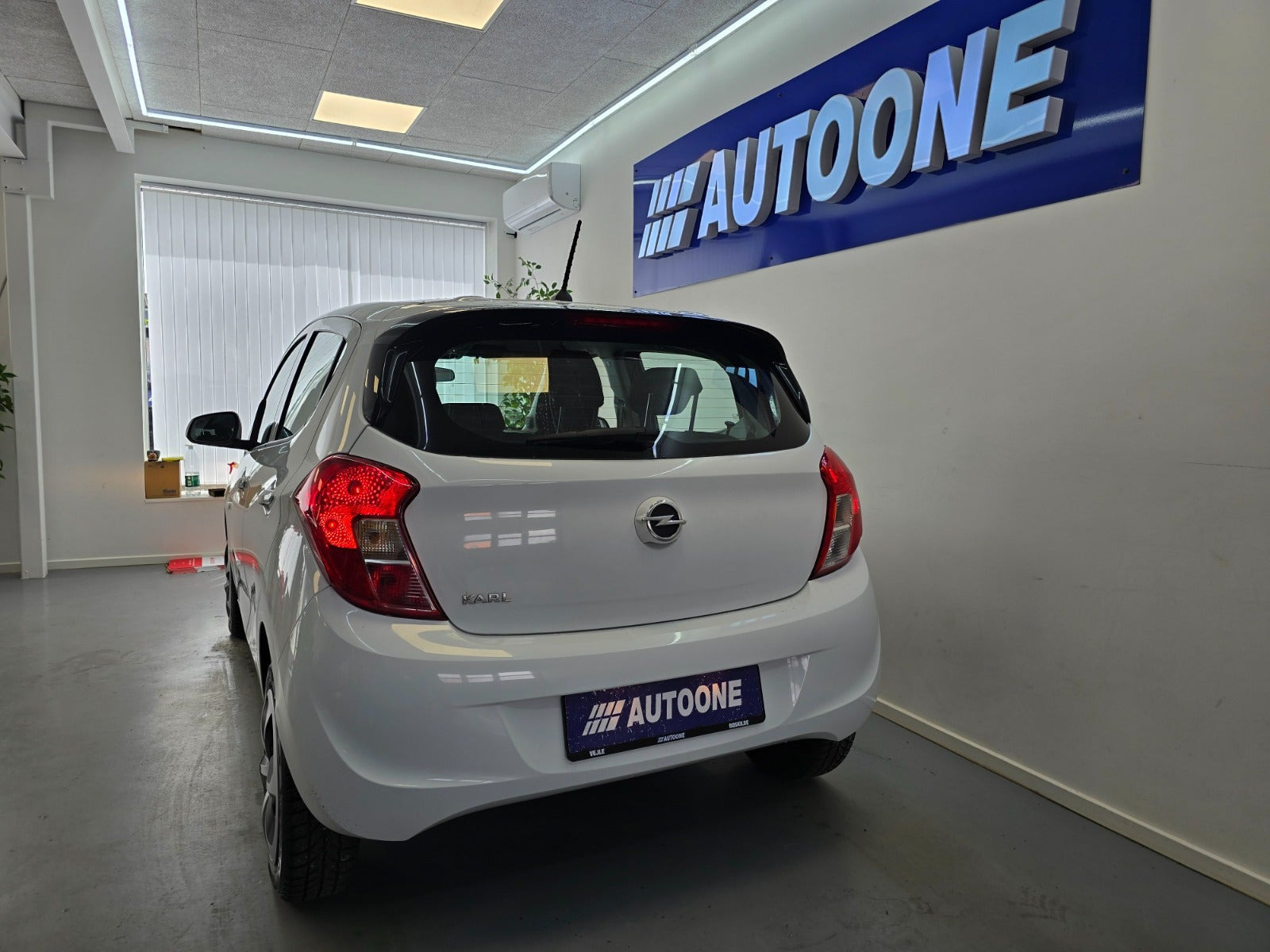 Hvid Opel Karl fra 2018