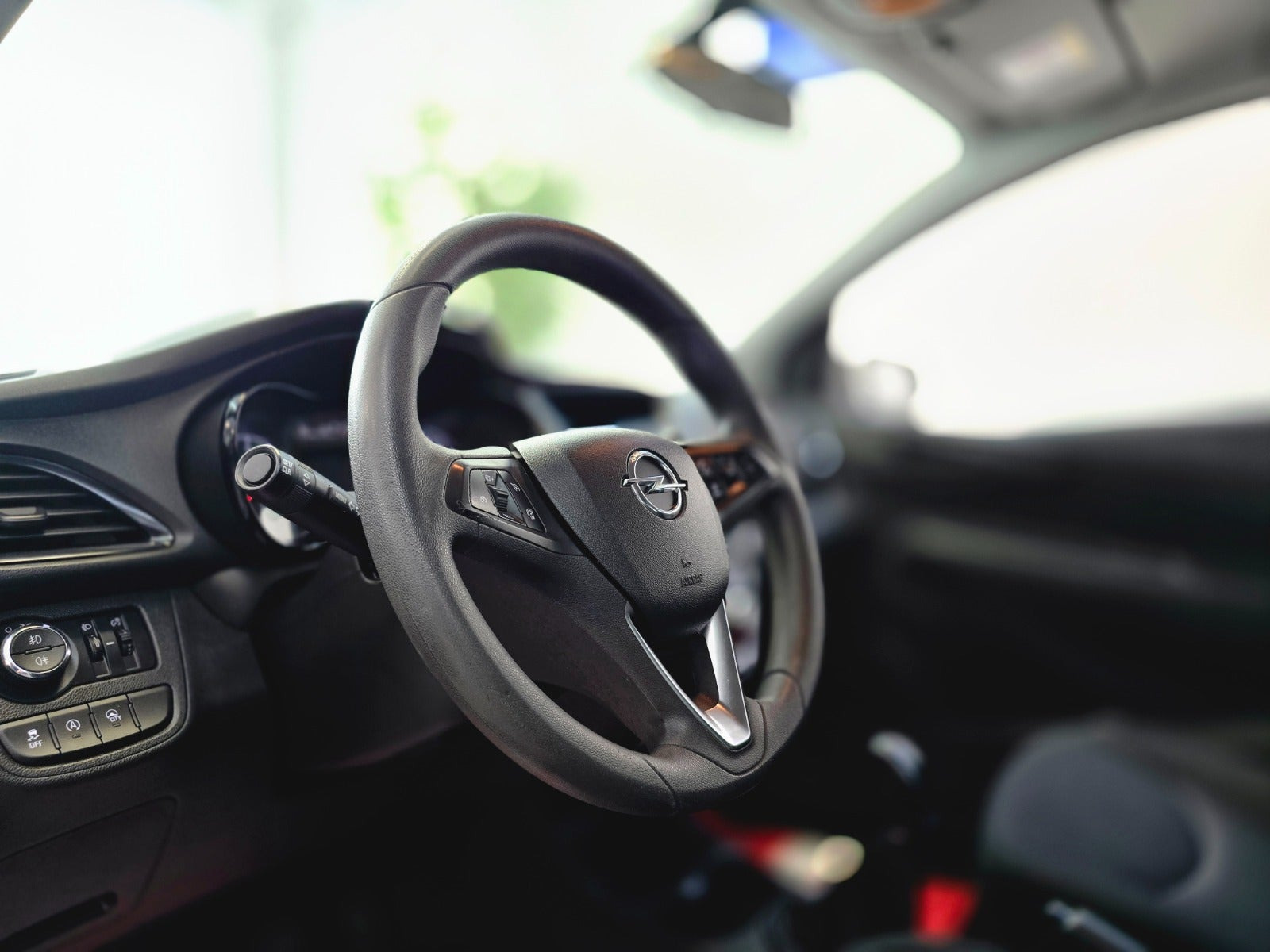 Hvid Opel Karl fra 2018