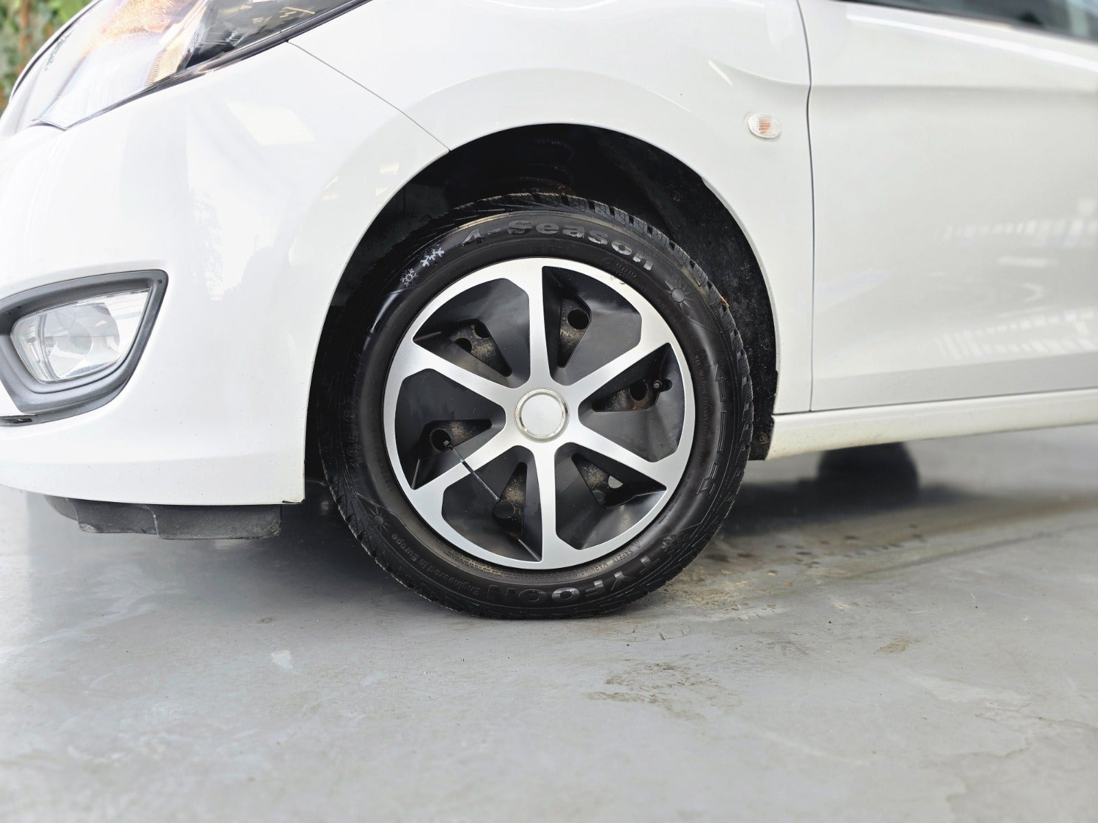 Hvid Opel Karl fra 2018