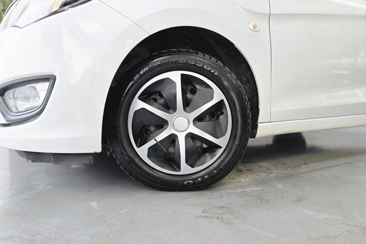 Hvid Opel Karl fra 2018